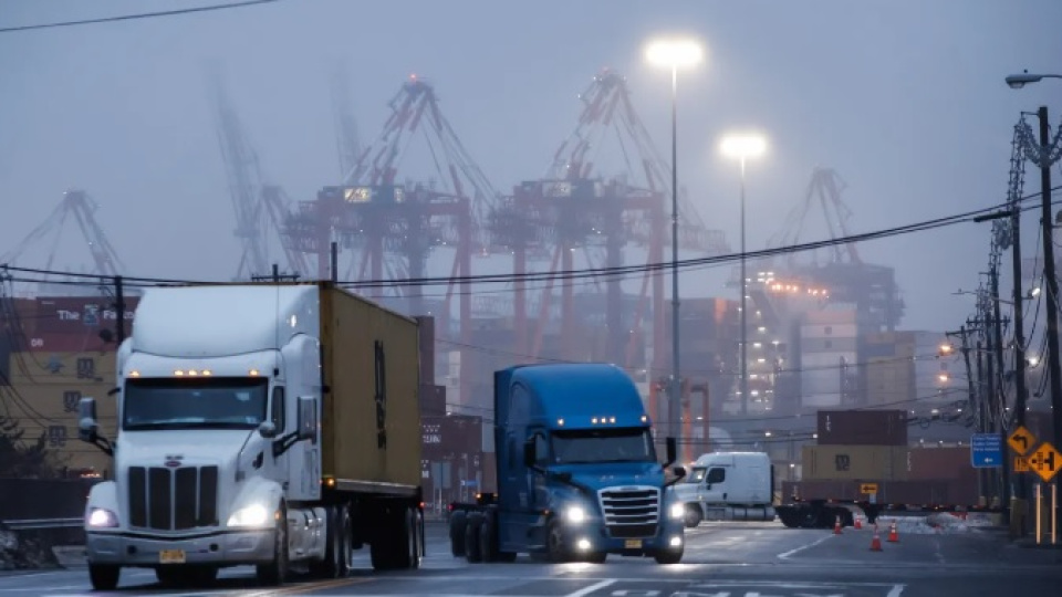 ABD'nin dış ticaret açığı tahminlerden fazla daraldı