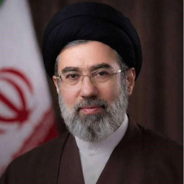 Hamaney'den ilk açıklama: Hürmüz Boğazı kapalı kalmalı