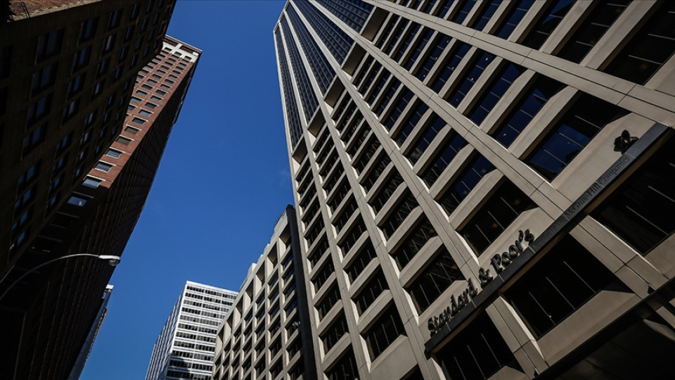 S&P Irak'ın kredi notunu negatif izlemeye aldı