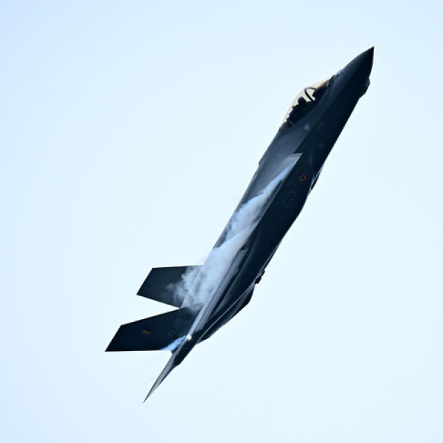 İran ordusu: Ülkenin güneyinde bir F-15 savaş uçağı düşürüldü