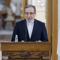 İran Dışişleri Bakanı'ndan komşu ülkelere: ABD'den uzak durun