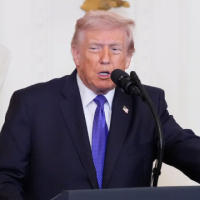 Trump: İran'da yeni rejim ile ciddi görüşmeler yürütüyoruz