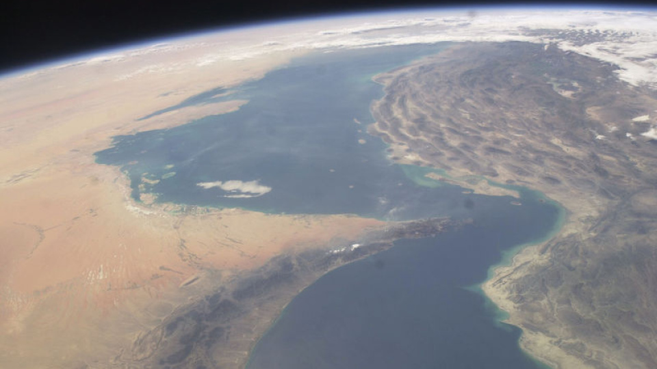 Savaşın başlamasından beri bir ilk: Fransız gemisi Hürmüz'ü geçti