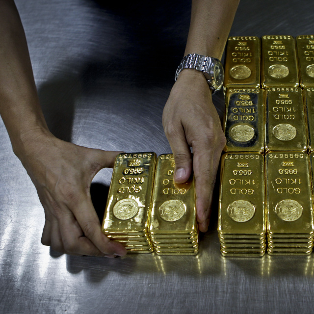 Altında düşüş devam ediyor