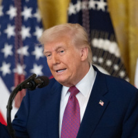 Trump: İran'a silah sağlayan ülkelere yüzde 50 tarife uygulanacak