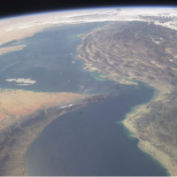 Ateşkesten sonra Hürmüz'den ilk gemi geçti