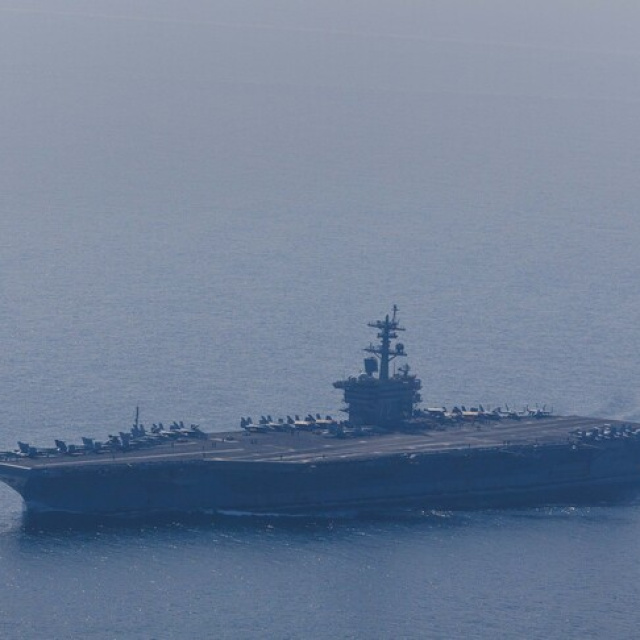 ABD donanma gemileri ilk kez Hürmüz Boğazı'ndan geçti