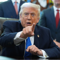 Trump: Hürmüz Boğazı'nı abluka altına alacağız