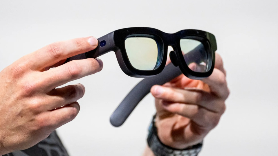 Apple, yeni akıllı gözlükler için dört tasarım üzerinde çalışıyor