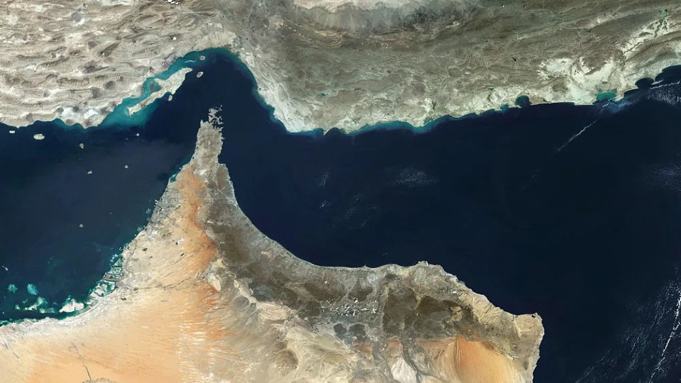 İranlı süpertanker de ablukadaki Hürmüz'den geçti