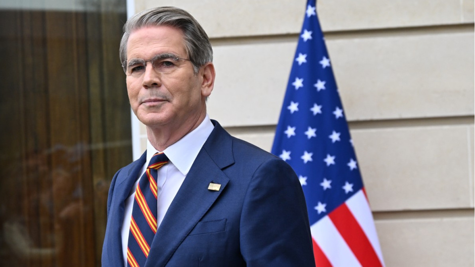 Bessent benzinin yazın üç dolara düşeceğini öngörüyor