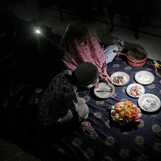 Pakistan uzun yılların en büyük enerji kriziyle karşı karşıya