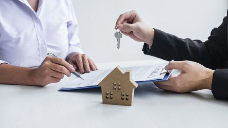 Konut satışları Mart'ta geriledi