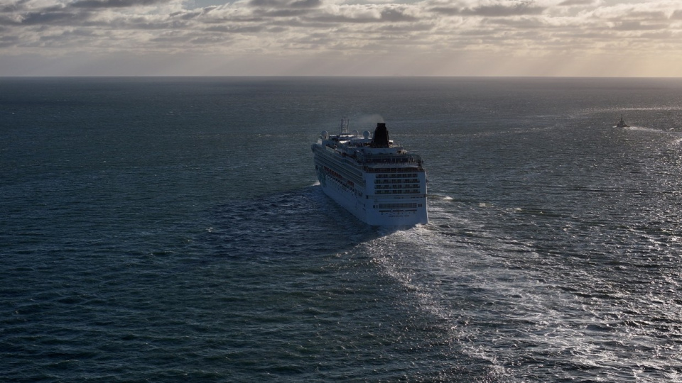 İlk kez bir yolcu gemisi Hürmüz'den geçti