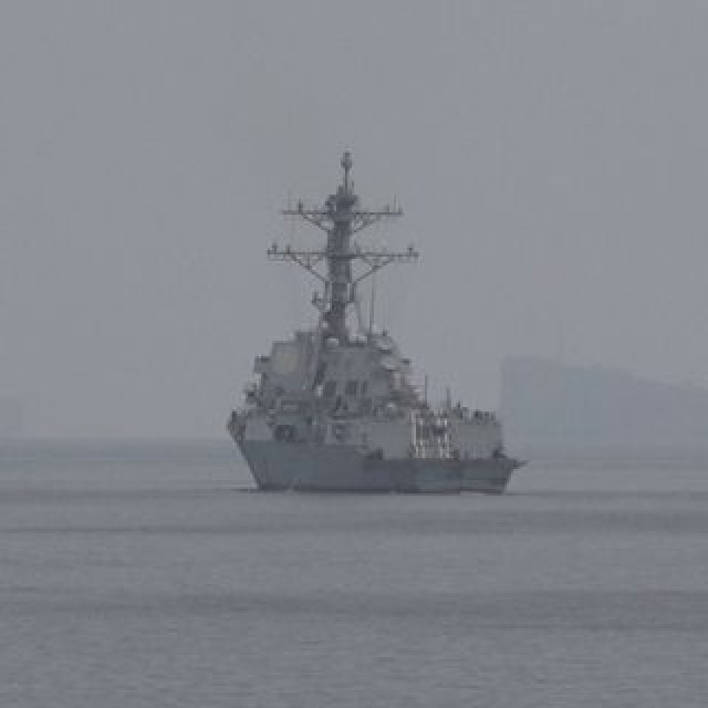 Hürmüz'de sular ısınıyor: ABD'den İran gemisine müdahale