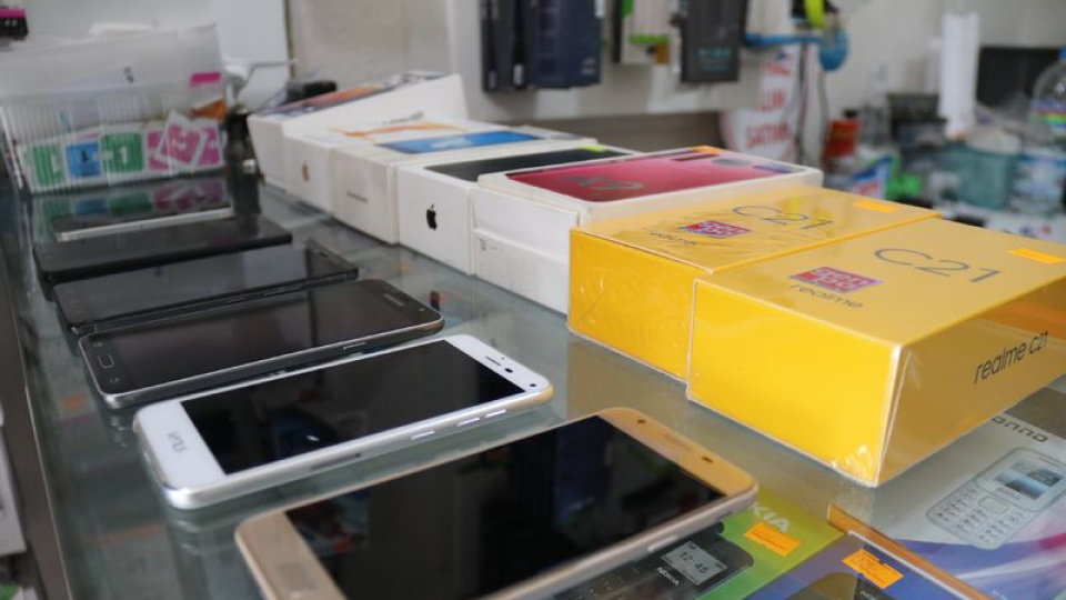 AB'den akıllı telefonda batarya adımı