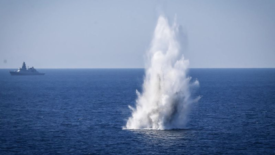 Trump'tan Hürmüz'de gerilimi artıracak yeni talimat