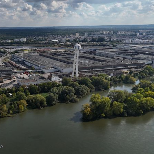 Stellantis, Avrupa'daki dört fabrikasını satışa çıkarıyor