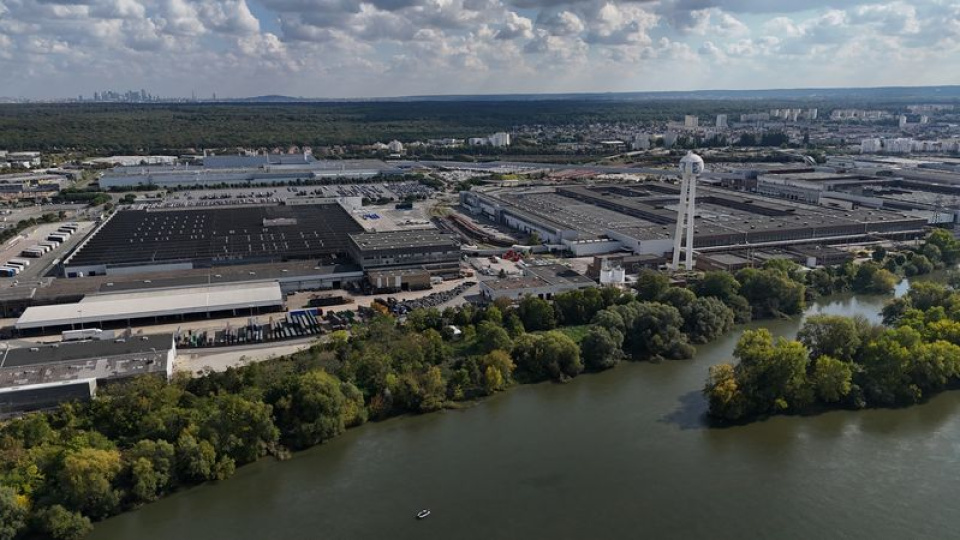 Stellantis, Avrupa'daki dört fabrikasını satışa çıkarıyor