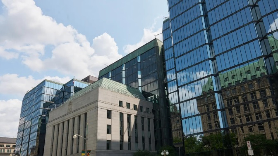 Faizi değiştirmeyen Kanada MB'den 'küçük ayarlamalar' olabilir mesajı