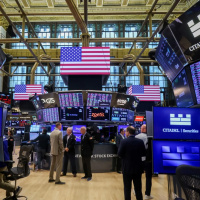 S&P 500 ve Nasdaq'tan son yılların en iyi aylık performansı