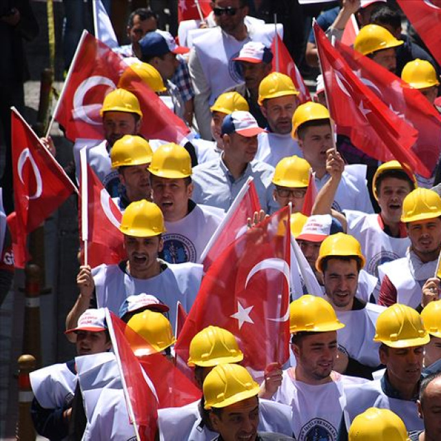 Ekonomi yönetimi 1 Mayıs Emek ve Dayanışma Günü'nü kutladı