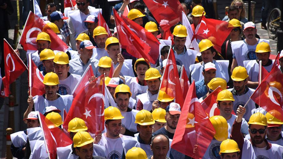 Ekonomi yönetimi 1 Mayıs Emek ve Dayanışma Günü'nü kutladı
