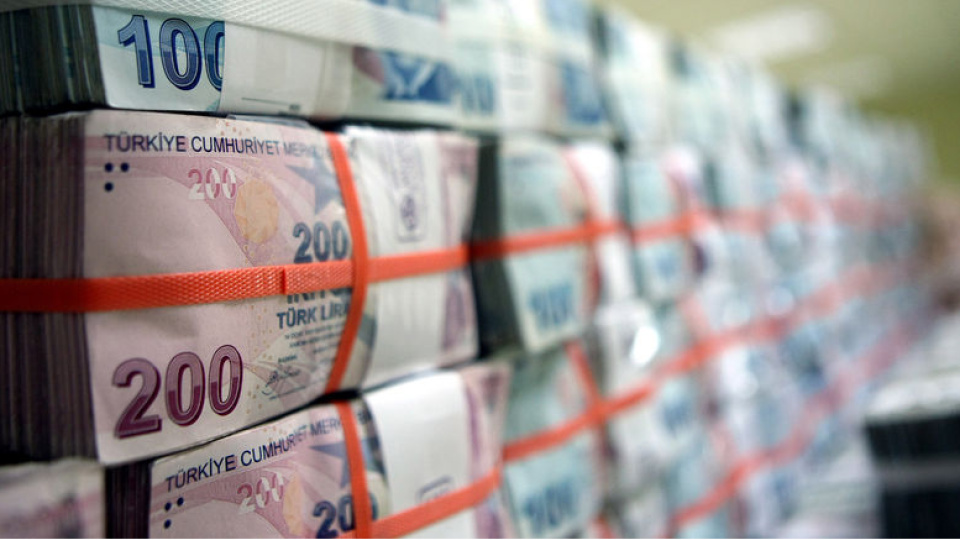 Hazine nakit dengesi Nisan'da 251,2 milyar TL açık verdi