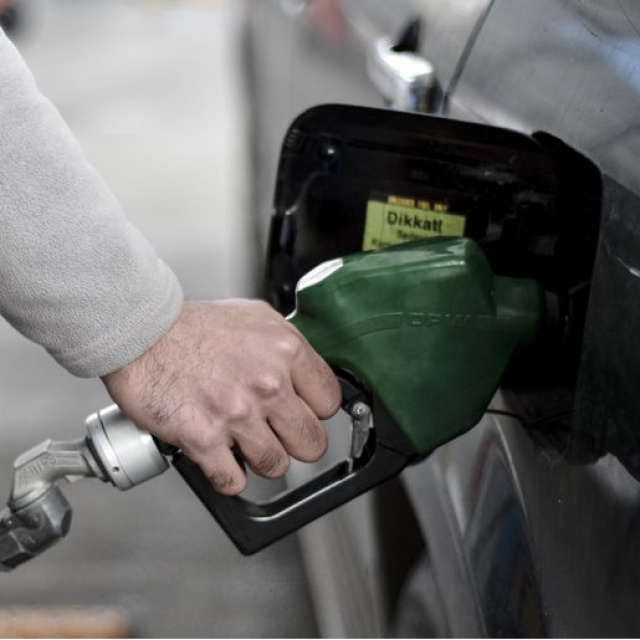 Benzine zam yapıldı