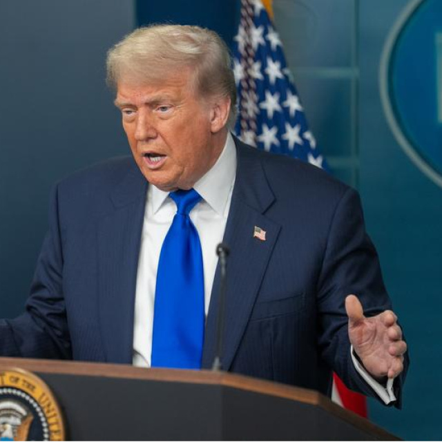 Trump'ın mali beyanı yılın başında milyonlarca dolarlık menkul kıymet işlemi yapıldığını gösterdi