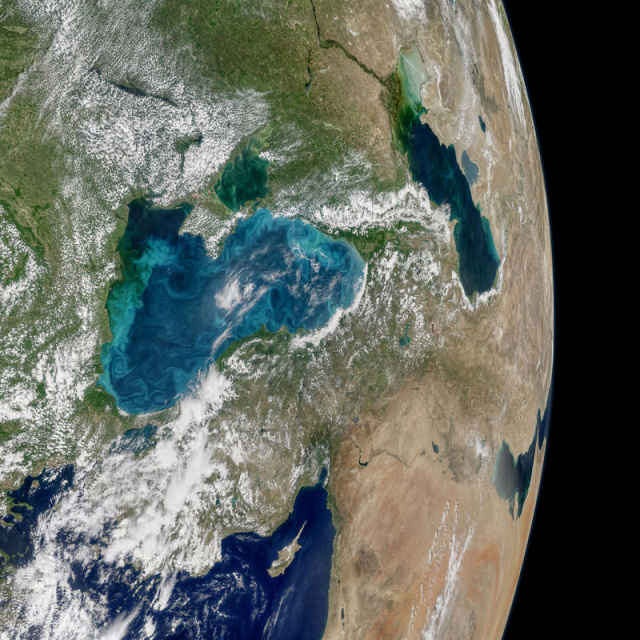 Karadeniz'de üç tankere İHA saldırısı