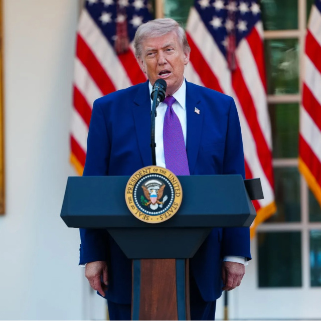 Trump: İran'la görüşmeler devam ediyor