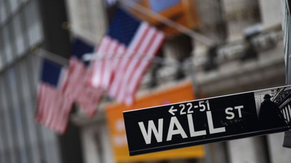 S&P 500 ve Nasdaq son bir ayın en düşük seviyesini