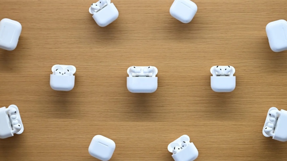 Apple, kameralı AirPods'u 2027'de piyasaya sürmeyi planlıyor