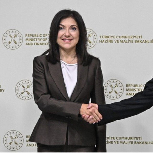 Bakan Şimşek, Almanya Ekonomi ve Enerji Bakanı Reiche ile bir araya geldi