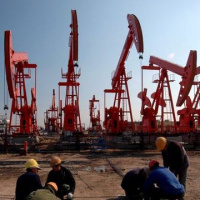 Petrol, arz endişelerinin hafiflemesiyle haftalık sert düşüşe hazırlanıyor