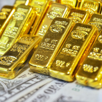 Altın, güçlü dolar baskısıyla dördüncü haftalık düşüşüne yöneldi