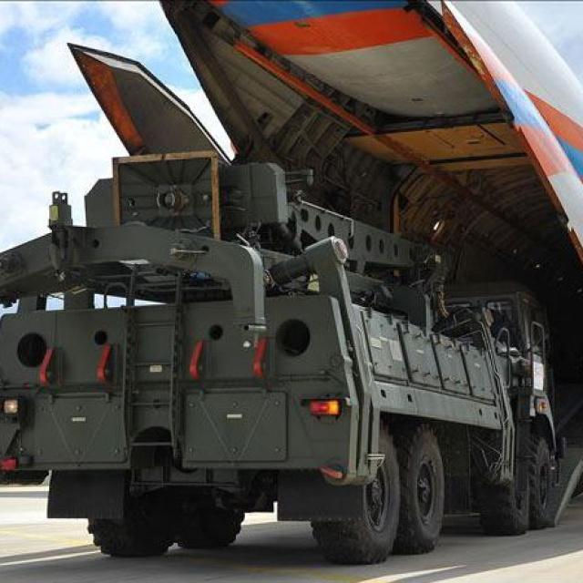 Bloomberg: Türkiye, S-400’leri devredebilmek için Rusya’nın onayını istiyor