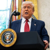 Trump: İran'ı bu gece ve yarın çok sert vuracağız