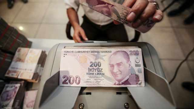 En düşük emekli aylığına zam teklifi komisyondan geçti