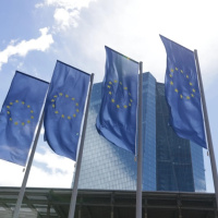 Euro Bölgesi iş aktivitesi beş ayın zirvesinde