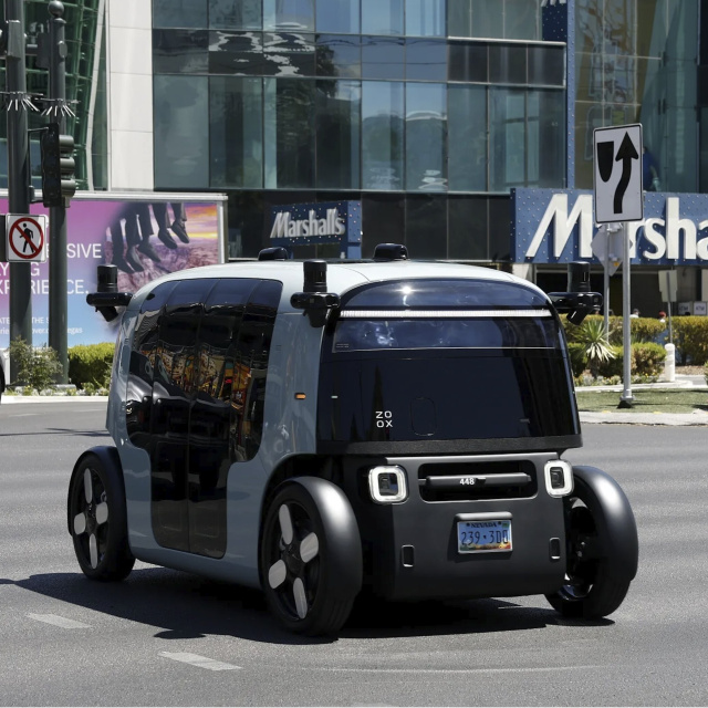 Amazon'un Zoox'u ücretli robotaksi hizmetine başlıyor