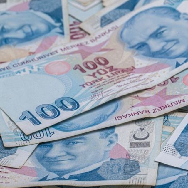 Aylık en yüksek reel getiri mevduat faizinde oldu