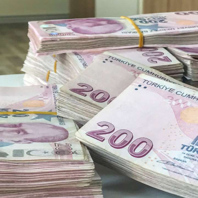 Hazine 72 milyar TL borçlanmaya gitti