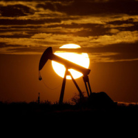 Petrol talep endişeleriyle geriledi