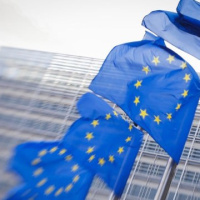 Euro Bölgesi'nde iş aktivitesi imalat sektörünün desteğiyle ılımlı yükseldi