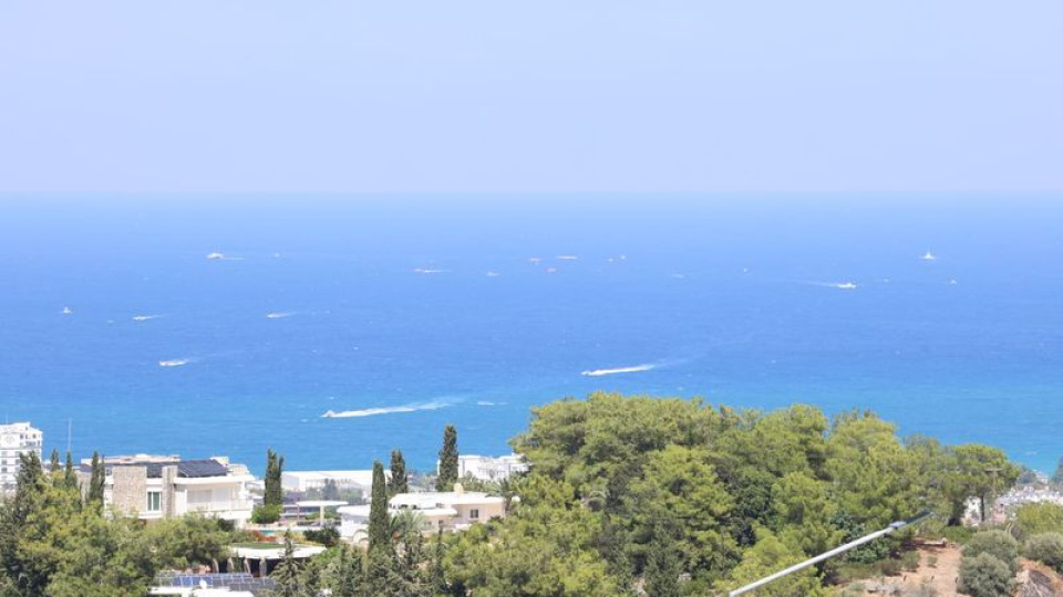 Girne açıklarında yolcu gemisi alabora oldu
