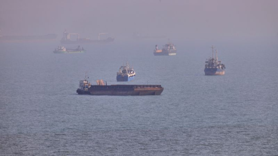 UKMTO: Hürmüz Boğazı'ndan geçen bir tanker vuruldu