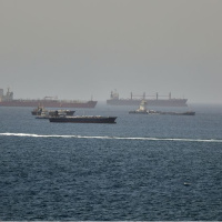 Hürmüz'de iki süper tanker vuruldu