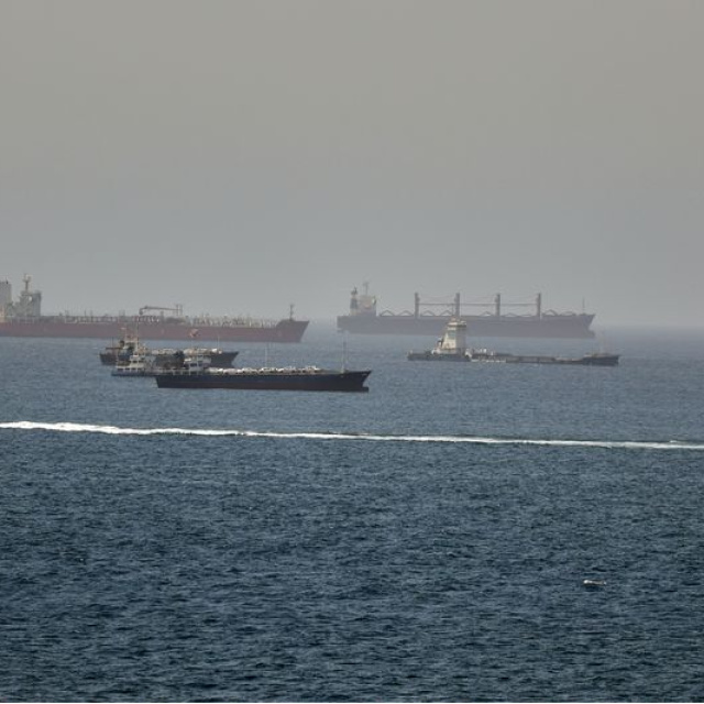 Hürmüz'de iki süper tanker vuruldu